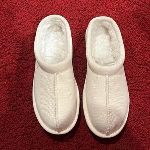 NWOT UGG slippers